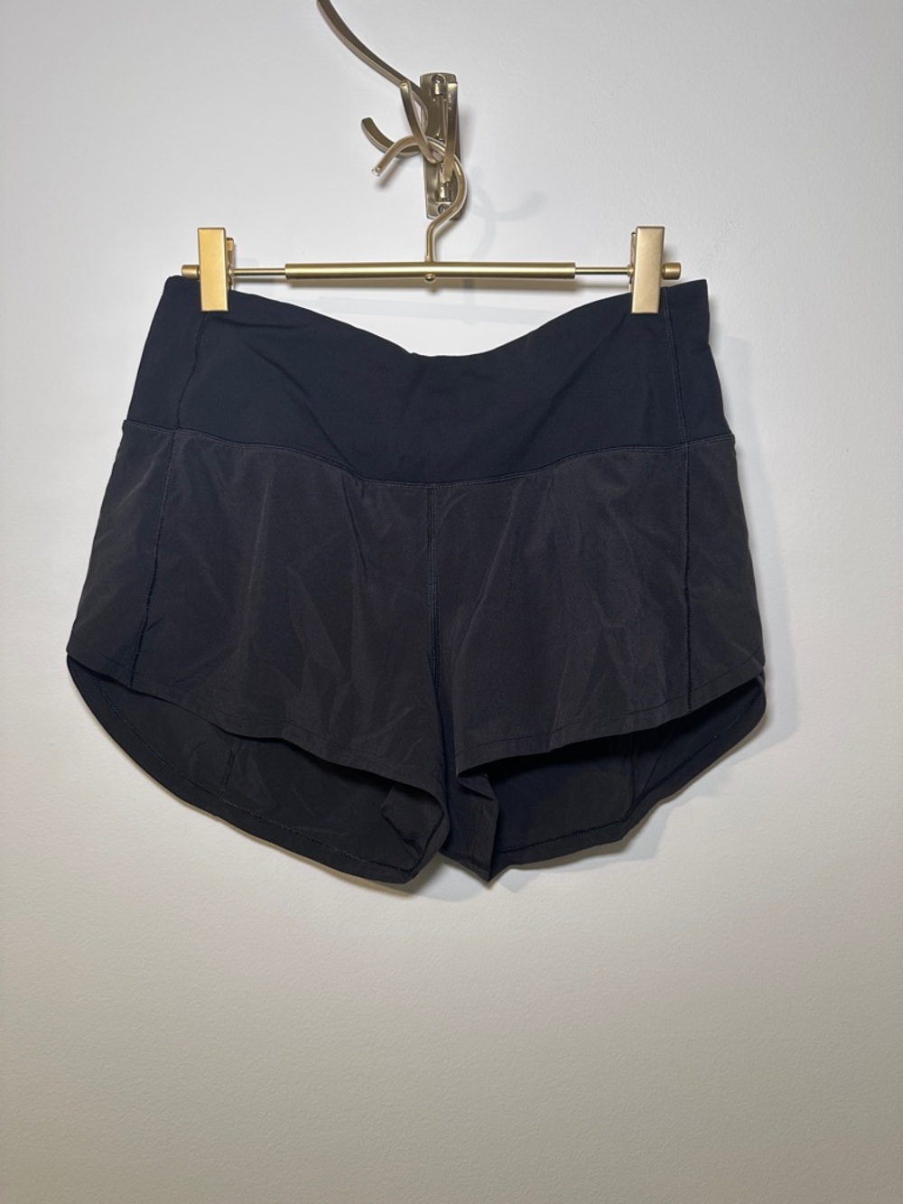 lululemon speed up shorts sz 6 Black Women's Athletic Shorts